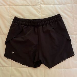 Lululemon hit it shorts size 4 in black